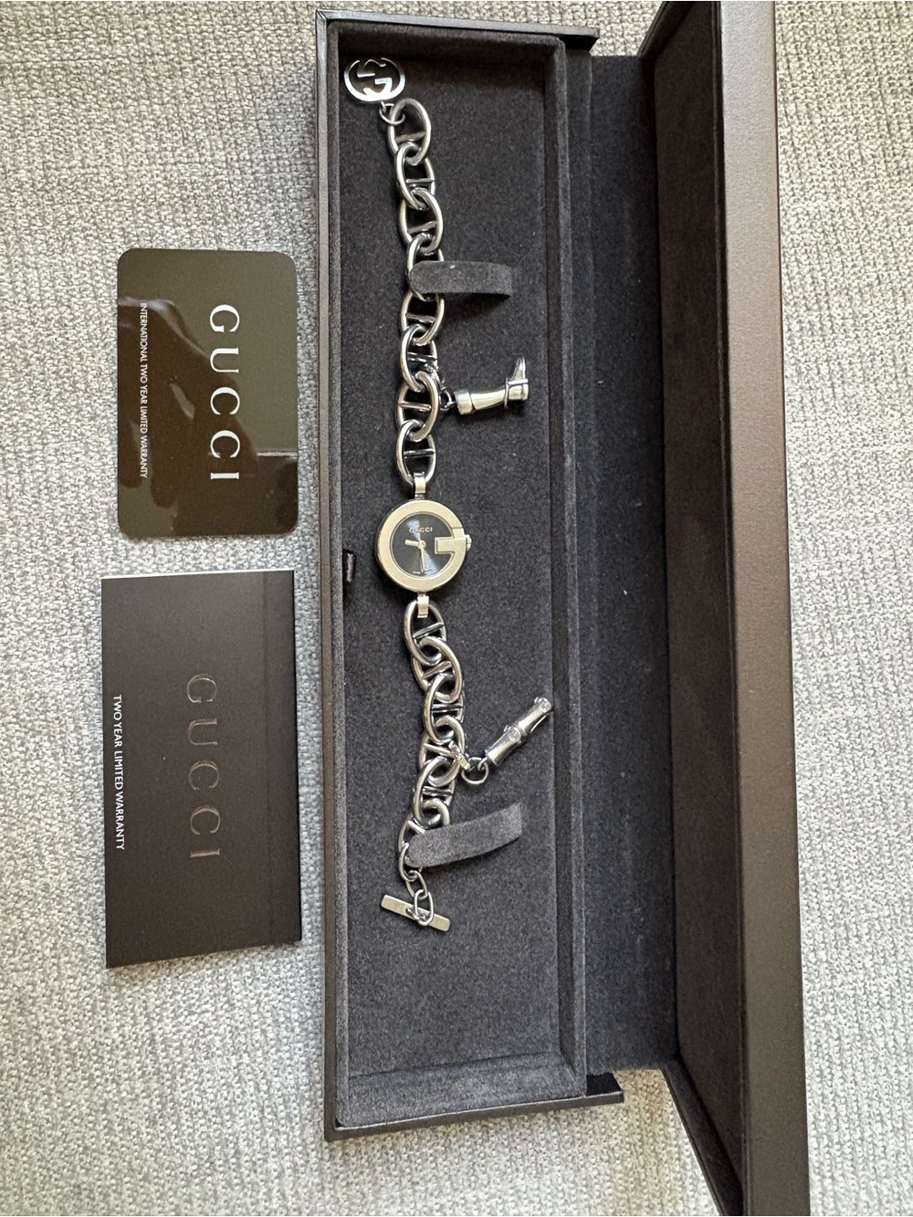 Gucci Silver Chain Bracelet Watch with Round Dial